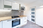 Pronájem bytu 2+1 s balkonem a sklepem, Zelenečská, Hloubětín, 23900 Kč/měs, 54 m2, cena 23900 CZK / objekt / měsíc, nabízí 