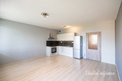 Prodej bytu 1+kk s balkónem | novostavba Panorama Kyje, cena 6250000 CZK / objekt, nabízí 