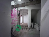 INVESTIČNÍ PŘÍLEŽITOST V SRDCI KARLÍNA - 235 m2 S OBROVSKÝM POTENCIÁLEM, cena 12400000 CZK / objekt, nabízí Personal Reality