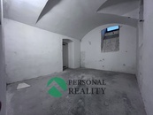 INVESTIČNÍ PŘÍLEŽITOST V SRDCI KARLÍNA - 235 m2 S OBROVSKÝM POTENCIÁLEM, cena 12400000 CZK / objekt, nabízí 