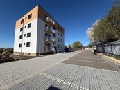 Prodej nebytového prostoru 1+kk v inovativním rezidenčním projektu v Holicích u Pardubic, cena 1169000 CZK / objekt, nabízí Ing. Mgr. Zuzana Burdová