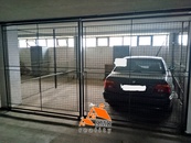 Pronájem garážového stání 12,5 m2, Brno - Lesná, cena 2700 CZK / objekt / měsíc, nabízí 