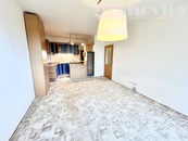 Exkluzivně nabízíme k pronájmu byt 2+kk s balkónem, Třída Edvarda Beneše, Hradec Králové, cena 15000 CZK / objekt / měsíc, nabízí 