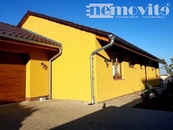 Rodinný bungalov 4+1 s dvojgaráží, na pozemku 708m2 - Jesenice, Praha západ, cena cena v RK, nabízí 