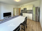 Pronájem slunného bytu 2+kk, 39 m2 přímo u břehu řeky v centru Plzně, cena 14690 CZK / objekt / měsíc, nabízí BYTY Západ, s.r.o.