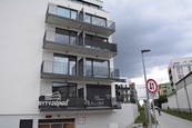 Pronájem moderního bytu 2+kk s balkonem a garáží, Plzeň - Železná ulice, cena 17000 CZK / objekt / měsíc, nabízí BYTY Západ, s.r.o.