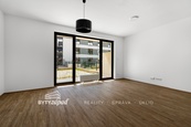 Pronájem bytu 1+kk velikosti 36 m2 s předzahrádkou 34 m2 v přízemí budovy Triangl Living Park v Plzni, cena 15600 CZK / objekt / měsíc, nabízí BYTY Západ, s.r.o.