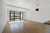 Pronájem bytu 2+kk velikosti 58 m2 s balkonem 9 m2 ve 4.NP budovy v Triangl Living Parku v Plzni, cena 16800 CZK / objekt / měsíc, nabízí 