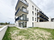 Pronájem bytu 2+kk velikosti 55 m2 s předzahrádkou 111 m2 v Triangl Living Parku v Plzni, cena 19500 CZK / objekt / měsíc, nabízí 