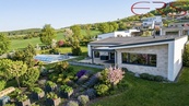 Rodinný dům 4+kk, 150 m2 | bazén | bioklimatická pergola | dvě stavební parcely | Hýskov