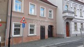 Pronájem obchodního prostoru 30 m2, Komenského náměstí, Slaný, cena cena v RK, nabízí 