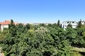 Pronájem bytu 2+kk, 41 m2 s balkonem a krásným výhledem na Prahu, Praha 4 - Nusle, ul. Na Jezerce, cena 21500 CZK / objekt / měsíc, nabízí 