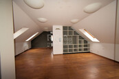 Pronájem atypického mezonetového bytu 3+1, 125 m2, Praha 4 - Michle, ul.Týmlova, cena 38000 CZK / objekt / měsíc, nabízí RK Group realitní kancelář