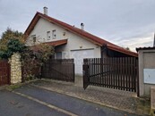 Pronájem RD 156 m2, na pozemku 864 m2, Slaný, U Hvězdárny, cena 34000 CZK / objekt / měsíc, nabízí RK Group realitní kancelář