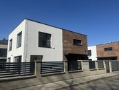 Novostavba RD, 4+1, Praha 9, cena 80000 CZK / objekt / měsíc, nabízí 