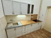 Pronájem  bytu 1+1, 32 m2, po částečné rekonstrukci, 2. patro, ul. Anglická - Mariánské Lázně, cena 10000 CZK / objekt / měsíc, nabízí RK Group realitní kancelář