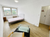 Pronájem světlého bytu 1+1, 30 m2 s pěkným výhledem 300 m od metra Hloubětín., cena 15000 CZK / objekt, nabízí RK Group realitní kancelář