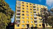Pronájem světlého bytu 4+1, 80 m2, lodžie, komora, výtah, 6. patro, Hroznatova - Mariánské Lázně, cena 17000 CZK / objekt / měsíc, nabízí 