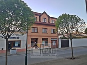 Pronájem bytu 4+kk (3+kk s ateliérem) v centru Berouna, cena 29500 CZK / objekt / měsíc, nabízí