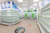 Pronájem obchodního prostoru v širším centru Plzně na křižovatce Skrétovy a Hálkovy ulice, cena 37800 CZK / objekt / měsíc, nabízí 