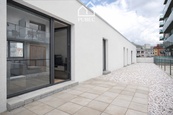 Pronájem moderního bytu s terasou a lodžií v centru města