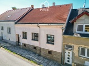 Prodej částečně zrekonstruovaného rodinného domu s hezkým pozemkem v Plzni na Doubravce, cena 9290000 CZK / objekt, nabízí 