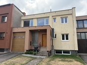 Prodej rodinného domu 280 m2 s bazénem a garáží, pozemek 466 m2 - Benešov, cena 13800000 CZK / objekt, nabízí House ViP, s.r.o.