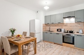 Prodej bytu 2+kk, 59,6 m2 s předzahrádkou 34,4,m2, Praha 6 - Ruzyně., cena 10500000 CZK / objekt, nabízí House ViP, s.r.o.