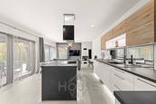 Pronájem rodinného domu 201 m2, Králův Dvůr - Levín, cena 41500 CZK / objekt / měsíc, nabízí 
