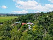 Útulná chata v Ostopovicích s rozlehlým pozemkem a naprostým soukromím 