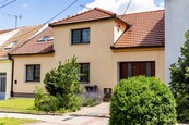 Prodej rodinného domu 5+1 v Hodějicích u Slavkova Váš domov plný klidu, velké zahrady a prostoru pro rodinu i kutily!, cena 8200000 CZK / objekt, nabízí 