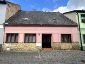 Rodinný dům s prostornou dispozicí na ulici Marxova, dvůr, klid, lze na 2 jednotky rozdělit, cena 2800000 CZK / objekt, nabízí 