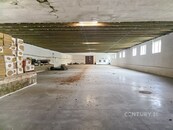Pronájem skladovací haly (1400 m2) v Humpolci minutu od D1, cena 135000 CZK / objekt / měsíc, nabízí 