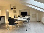 Pronájem klimatizované podkrovní kanceláře 77 m2 - Praha 4, Táborská, cena 9500 CZK / objekt / měsíc, nabízí CENTURY 21 Bonus Brno