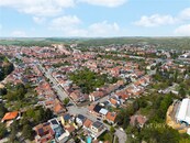 Prostorný rodinný dům v srdci Slavkova s pěkným dvorkem a garáží