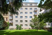 Světlý byt 2+1 v Černých Polích s výhledem do klidné zahrady