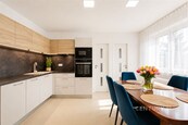 Rodinný dům 6+1 se zahradou a potenciálem dvou bytových jednotek - Sehradice u Luhačovic, cena 7900000 CZK / objekt, nabízí 