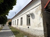RD Předhradí, CP 489 m2, dvůr, dvougenerační, podkroví, klidná lokalita, CP 489 m2, cena 1990000 CZK / objekt, nabízí 