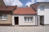 Klidné rodinné bydlení v Brně: Zrekonstruovaný cihlový dům se dvorem a možností nadstavby
