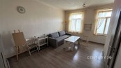 Bytová jednotka v rodinném domě, 1+kk, společná terasa a zahrada, sklep, klidní část, cena 1760000 CZK / objekt, nabízí 