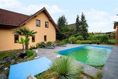 Samostatně stojící RD 4+kk v Popůvkách s bazénem, garáží a krbem