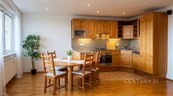 Prostorné 4+kk s lodžií a vlastní garáží u Divoké Šárky, cena 14890000 CZK / objekt, nabízí CENTURY 21 Bonus Brno