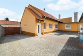 Prodej rodinného domu s možností další bytové jednotky, Únanov u Znojma, cena 6990000 CZK / objekt, nabízí 