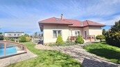 Prodej rodinného domu 7+kk se zahradou, Modletice u Prahy, cena 18720000 CZK / objekt, nabízí RealitasFIN, s.r.o.