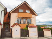 Pronájem, Rodinný dům, Hluboká nad Vltavou, cena 30000 CZK / objekt / měsíc, nabízí QARA s.r.o.