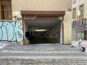Pronájem, Garáž, garážové stání, Praha 10, cena 3700 CZK / objekt / měsíc, nabízí QARA s.r.o.