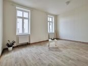 PRONÁJEM BYTU 2+KK PO KOMPLETNÍ REKONSTRUKCI, ČÁSTEČNĚ ZAŘÍZENÝ - BRNO, UL. SPOLKOVÁ, cena 14900 CZK / objekt / měsíc, nabízí 