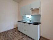 PRONÁJEM BYTU 1+KK PO KOMPLETNÍ REKONSTRUKCI, ČÁSTEČNĚ ZAŘÍZENÝ - BRNO, UL. CYRILSKÁ, cena 13490 CZK / objekt / měsíc, nabízí 