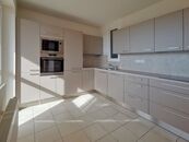 PRONÁJEM VELMI PĚKNÉHO A ZAŘÍZENÉHO BYTU 3+1, BRNO - KOHOUTOVICE, UL. PAVLOVSKÁ, cena 24900 CZK / objekt / měsíc, nabízí 
