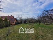 Prodej pozemku vhodného k výstavbě rodinného domu ve Šternberku s výměrou 908m2, cena 2769400 CZK / objekt, nabízí Pacák reality